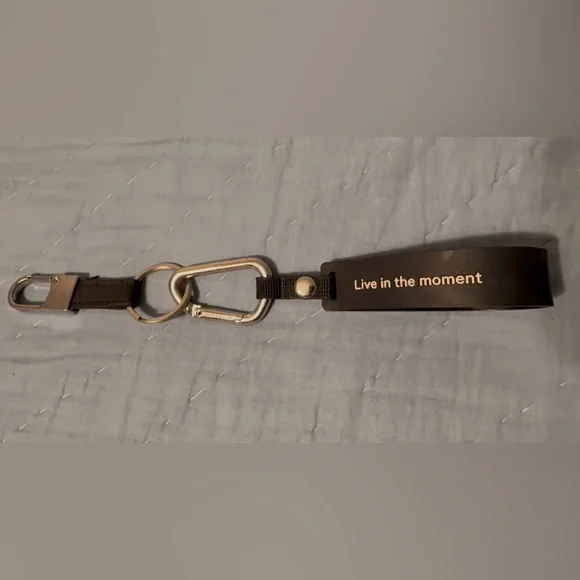 Lululemon athletica silicone blk/chrome keychain w/carabiner, barely used - Picture 4 of 7